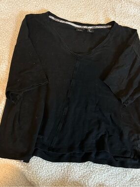 Tahari Black V-Neck Short Sleeve Tee